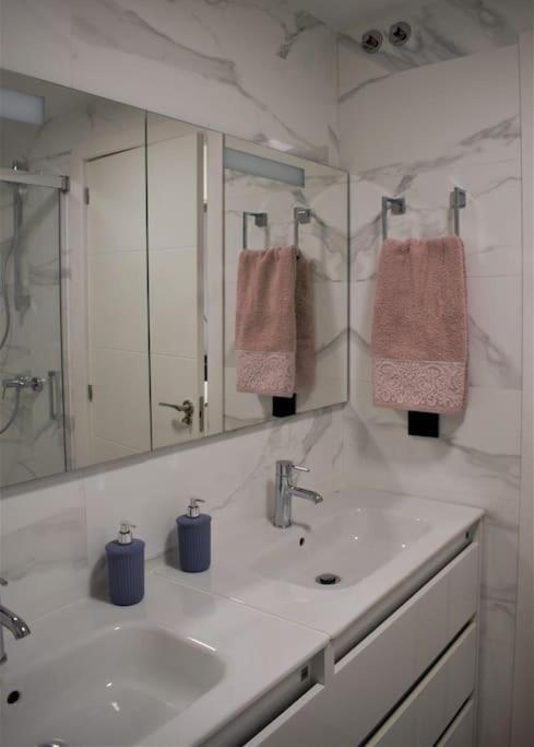 Vivienda Alameda De Santiago Apartment ซานติอาโก เด กอมโปสเตลา ภายนอก รูปภาพ