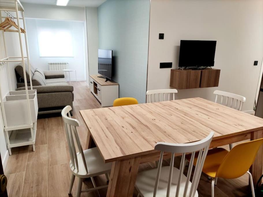 Vivienda Alameda De Santiago Apartment ซานติอาโก เด กอมโปสเตลา ภายนอก รูปภาพ